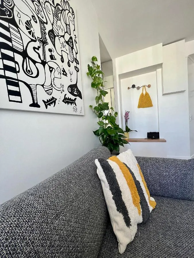 פריז 5 Stars 2-Br In Center , Air Conditioner , Elevator צרפת